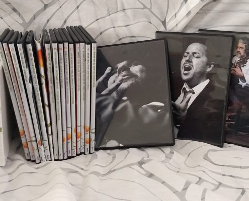 Foto de la colección de CDs y vídeos de la tercera temporada (2015-2016) del Círculo Flamenco de Madrid, tomada por Francisco Velasco Zapata